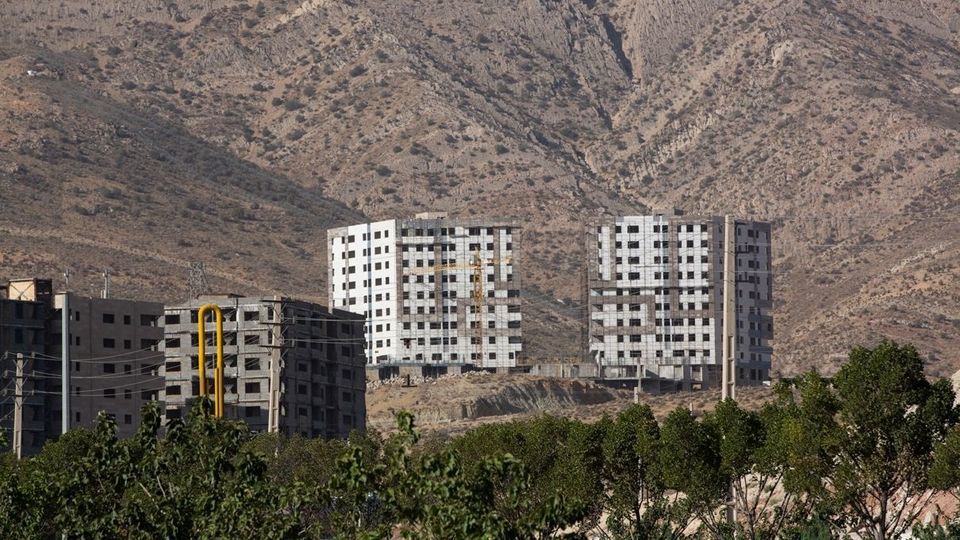 ساخت و ساز بی رویه در کوه های دراک - شیراز ساخت و ساز بی رویه در کوه های دراک - شیراز