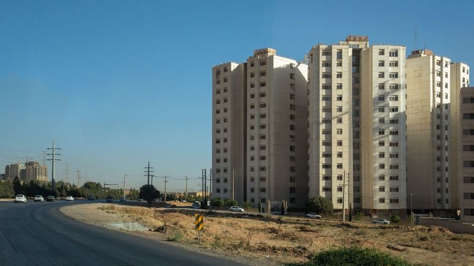 ساخت و ساز بی رویه در کوه های دراک - شیراز ساخت و ساز بی رویه در کوه های دراک - شیراز