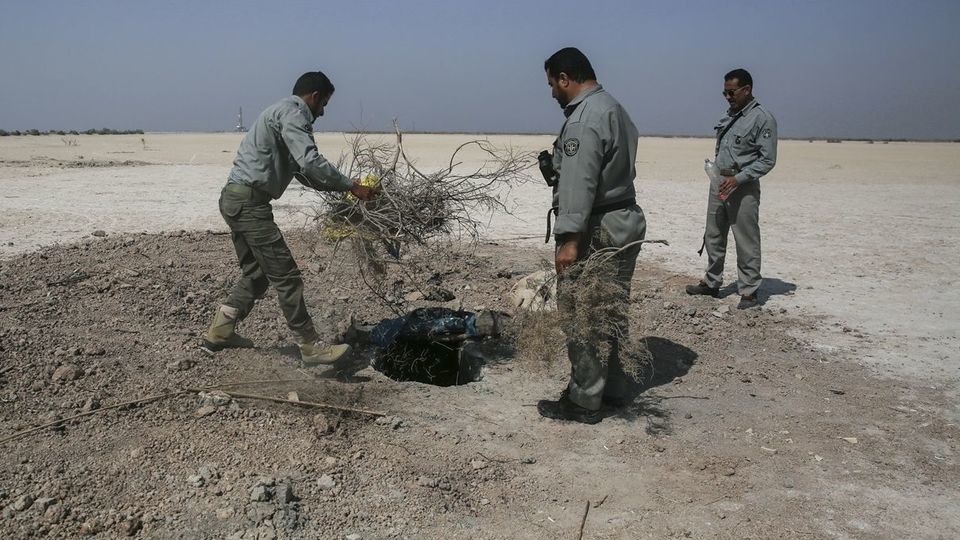 تخریب کوخههای هورالعظیم توسط محیطبانان - خوزستان تخریب کوخههای هورالعظیم توسط محیطبانان - خوزستان