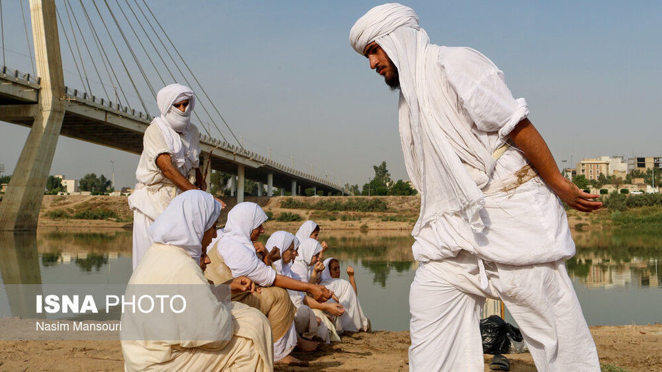مراسم عید دهوا حنینا (عید کوچک) منداییان در ساحل کارون مراسم عید دهوا حنینا (عید کوچک) منداییان در ساحل کارون