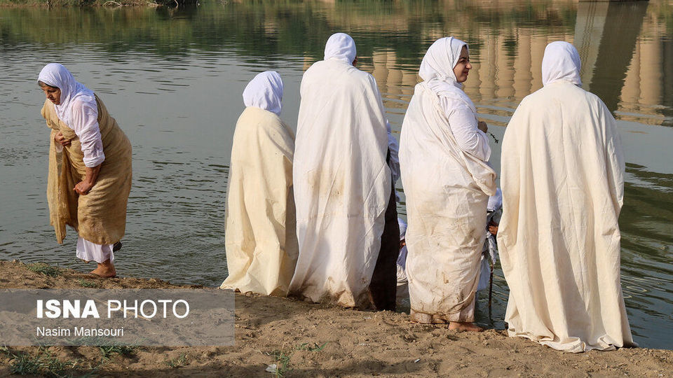 مراسم عید دهوا حنینا (عید کوچک) منداییان در ساحل کارون مراسم عید دهوا حنینا (عید کوچک) منداییان در ساحل کارون
