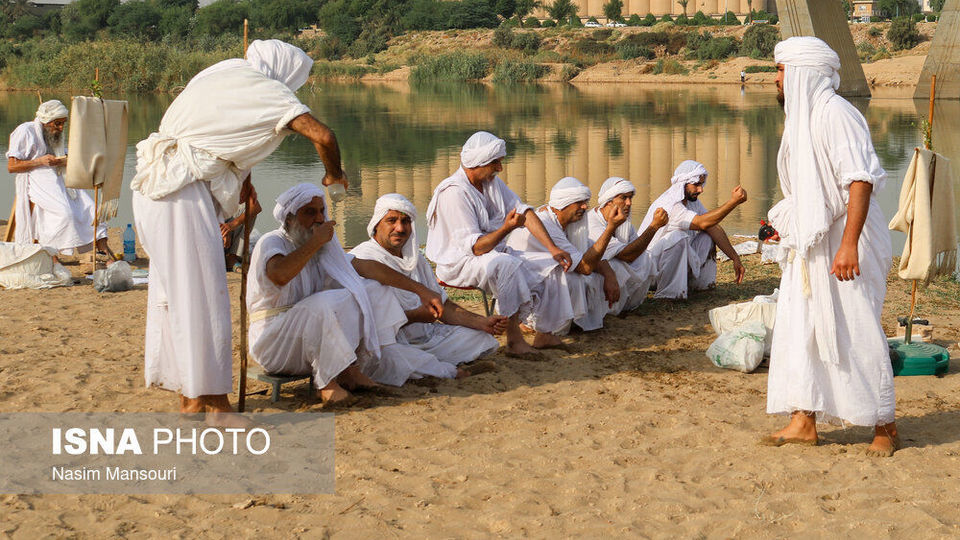 مراسم عید دهوا حنینا (عید کوچک) منداییان در ساحل کارون مراسم عید دهوا حنینا (عید کوچک) منداییان در ساحل کارون