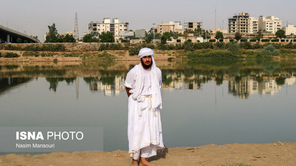 مراسم عید دهوا حنینا (عید کوچک) منداییان در ساحل کارون مراسم عید دهوا حنینا (عید کوچک) منداییان در ساحل کارون