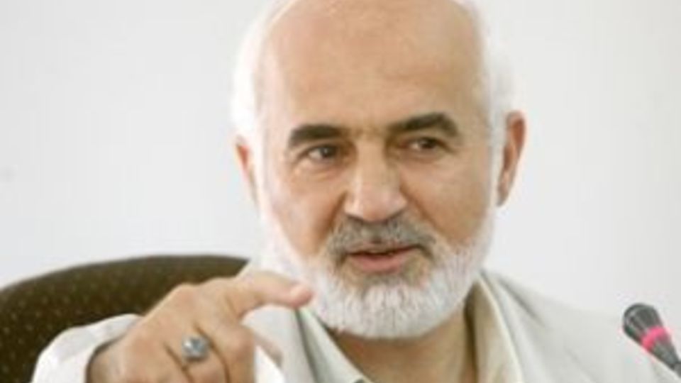 اعضای مجمع در مقام مشورتی، منفعل هستند/ مجمع موضوعات مورد بررسی را خود انتخاب نمیکند اعضای مجمع در مقام مشورتی، منفعل هستند/ مجمع موضوعات مورد بررسی را خود انتخاب نمیکند