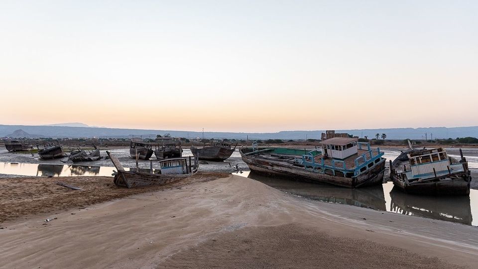 گورستان لنجها بندر عامری گورستان لنجها بندر عامری