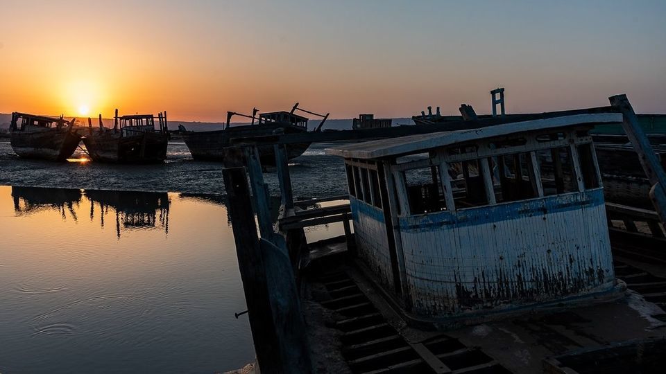 گورستان لنجها بندر عامری گورستان لنجها بندر عامری