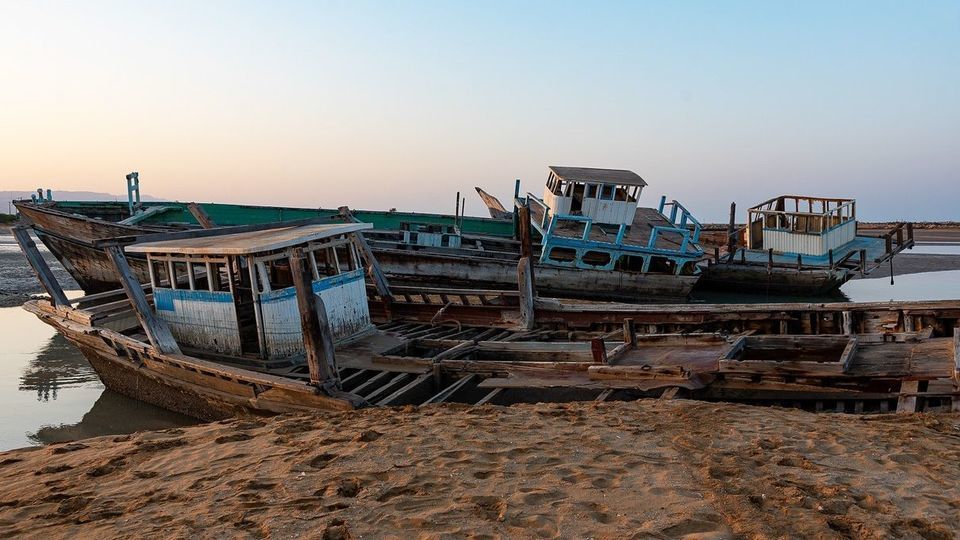 گورستان لنجها بندر عامری گورستان لنجها بندر عامری