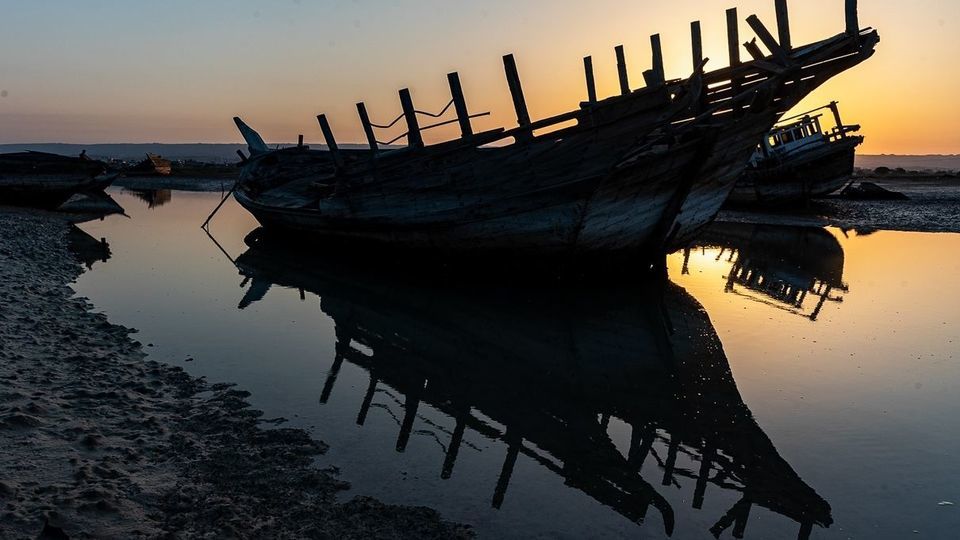 گورستان لنجها بندر عامری گورستان لنجها بندر عامری