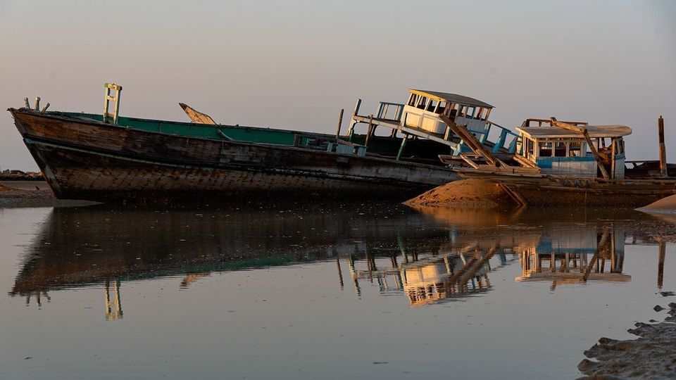 گورستان لنجها بندر عامری گورستان لنجها بندر عامری