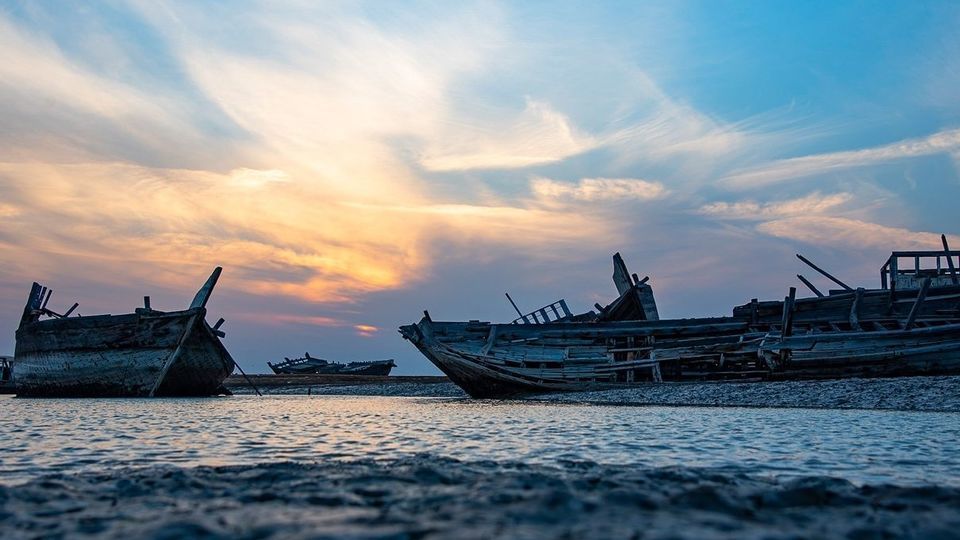 گورستان لنجها بندر عامری گورستان لنجها بندر عامری