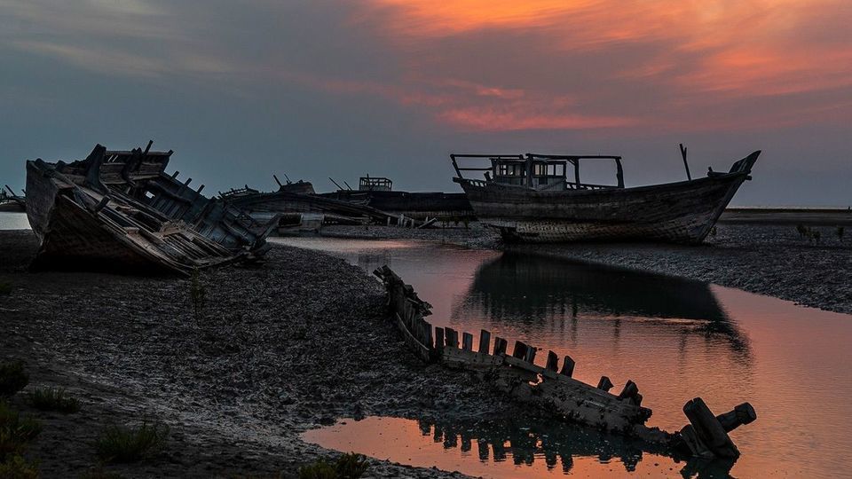 گورستان لنجها بندر عامری گورستان لنجها بندر عامری