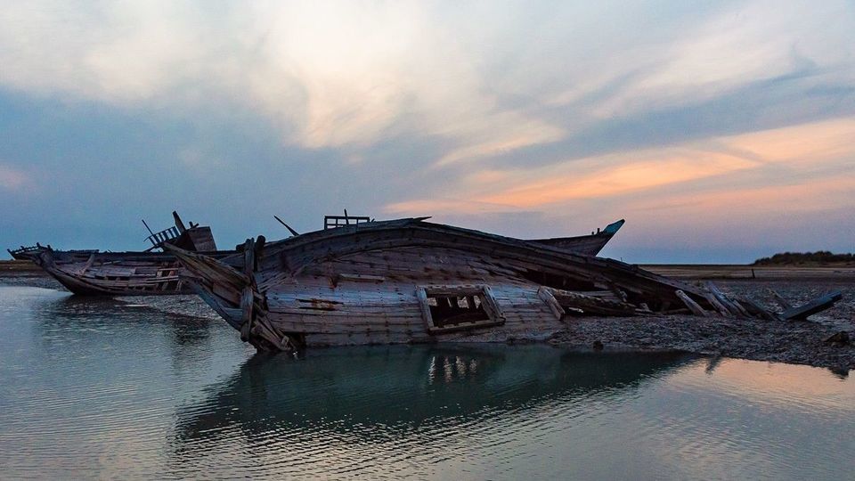 گورستان لنجها بندر عامری گورستان لنجها بندر عامری