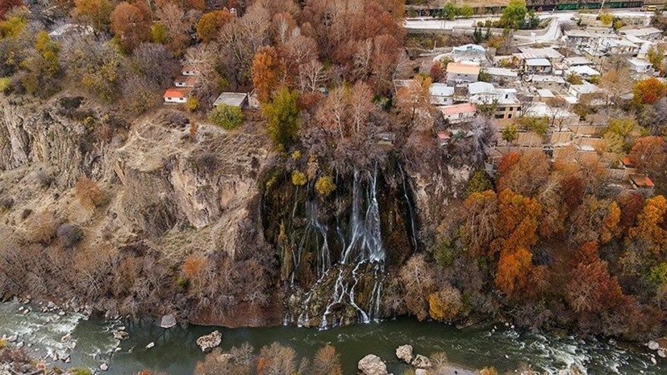 ایستگاه راه آهن و آبشار بیشه - خرم آباد ایستگاه راه آهن و آبشار بیشه - خرم آباد