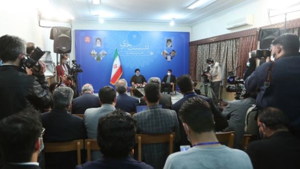رئیس جمهور: با مدیریت صحیح منابع آب، عبور از وضع کنونی امکان‌پذیر است / اگر بانک‌ها باعث تعطیلی واحدهای تولیدی شوند، مرتکب تخلف شده‌اند / رسانه‌ها اجرای مصوبات سفر استانی را پیگیری کنند