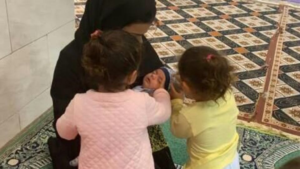 فرزندان مادران زندانی صاحب شناسنامه شدند فرزندان مادران زندانی صاحب شناسنامه شدند