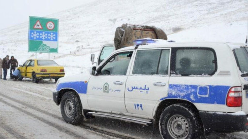 برف و باران در جاده های 12 استان کشور