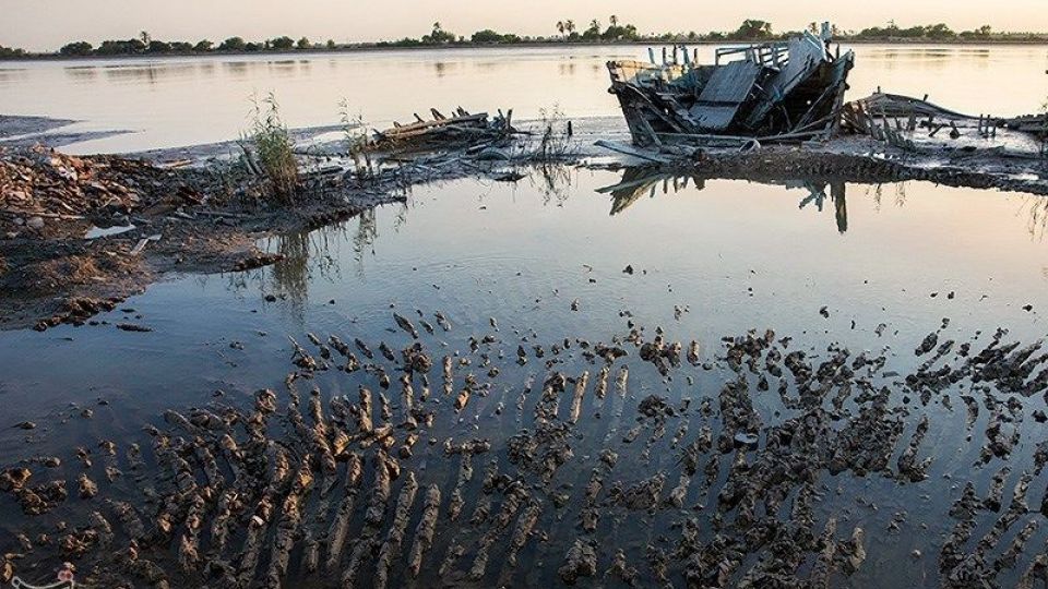 لنج های به گِل نشسته - آبادان لنج های به گِل نشسته - آبادان