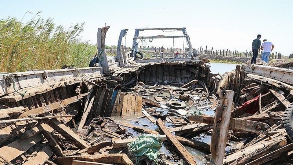 لنج های به گِل نشسته - آبادان لنج های به گِل نشسته - آبادان