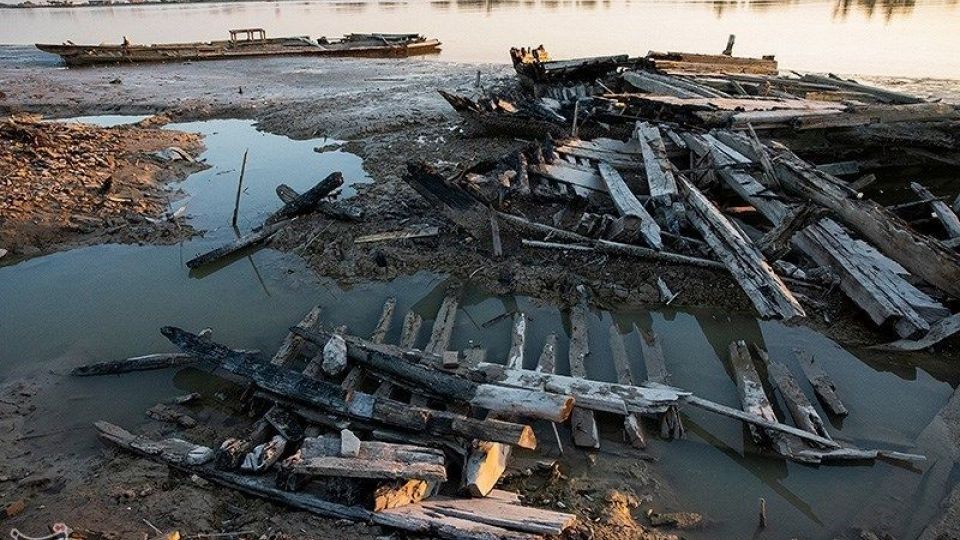 لنج های به گِل نشسته - آبادان لنج های به گِل نشسته - آبادان