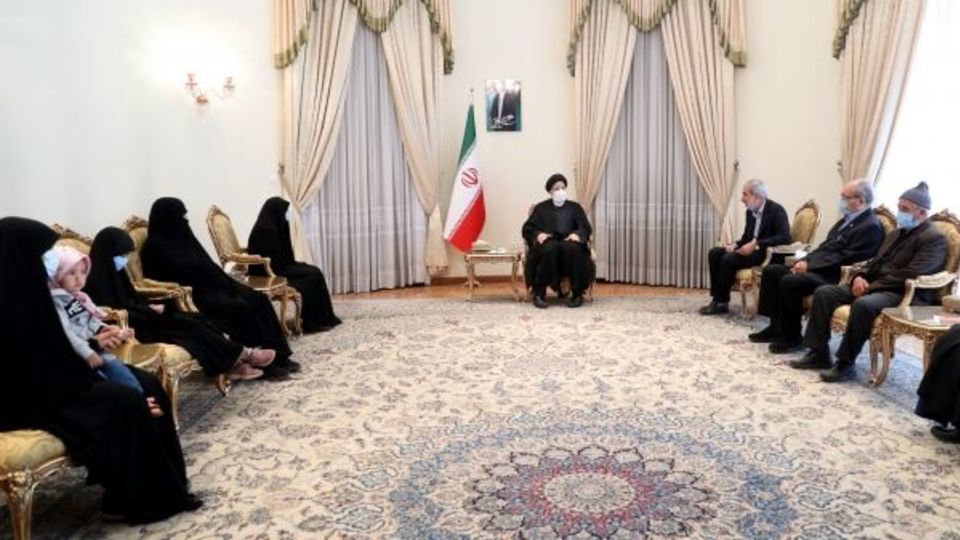 رئیسی: راه این شهیدان در خدمت به محرومان مشهد باید ادامه یابد