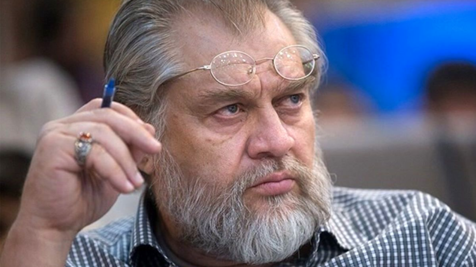 چند خط در مورد استاد انقلابی چند خط در مورد استاد انقلابی