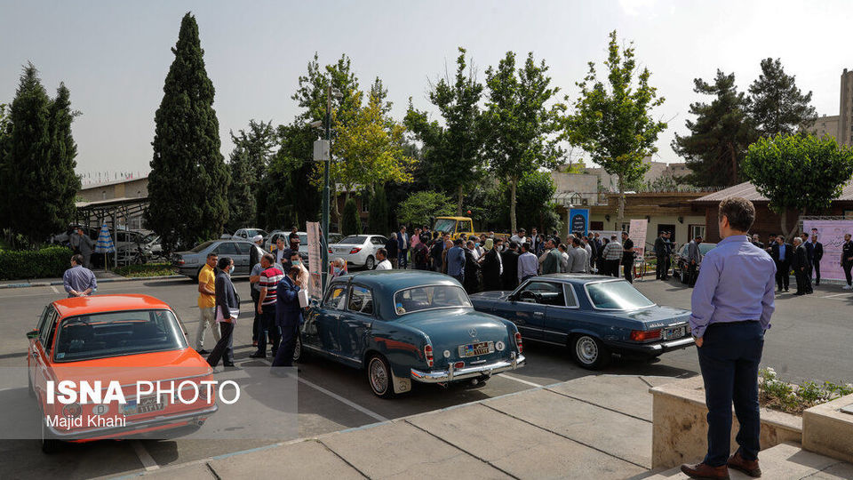 مراسم اعطای شناسنامه بینالمللی خودروی تاریخی به پیکان مراسم اعطای شناسنامه بینالمللی خودروی تاریخی به پیکان