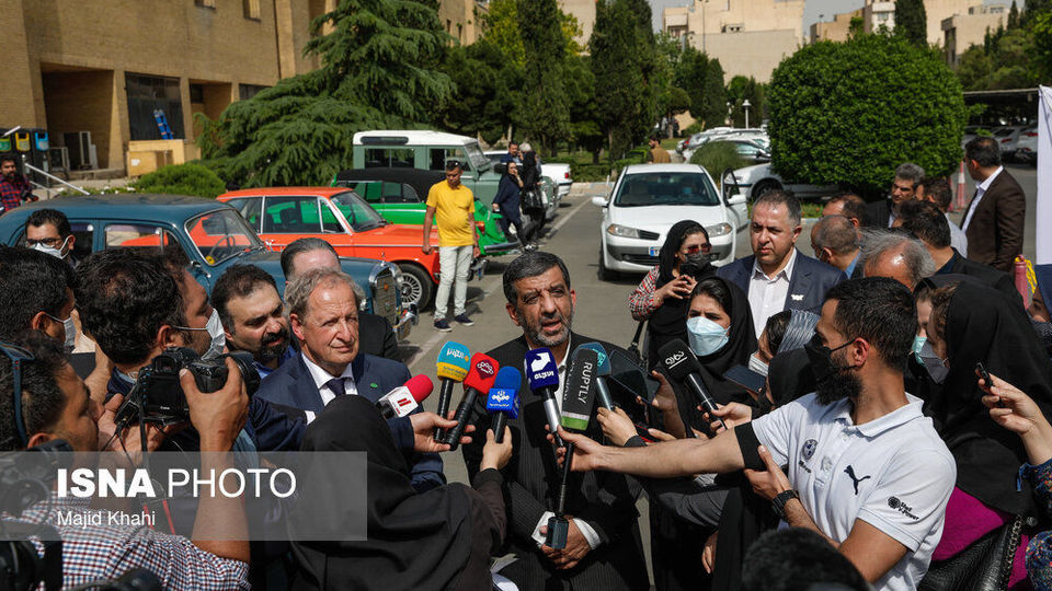 مراسم اعطای شناسنامه بینالمللی خودروی تاریخی به پیکان مراسم اعطای شناسنامه بینالمللی خودروی تاریخی به پیکان