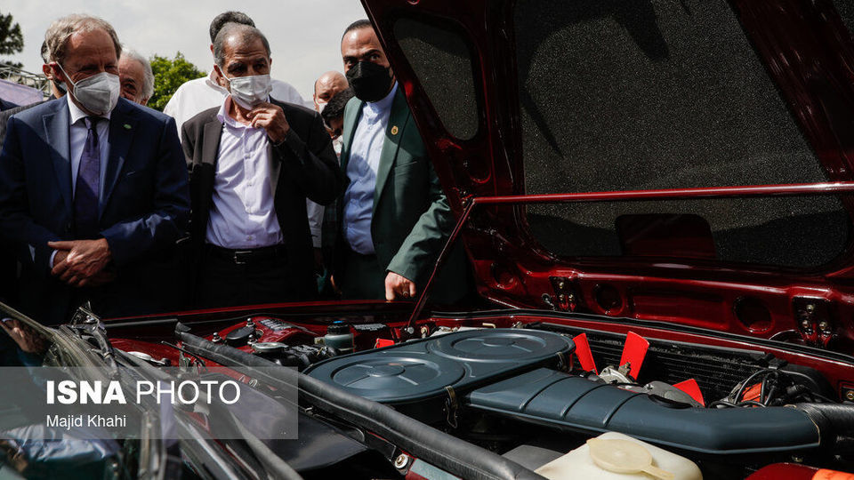 مراسم اعطای شناسنامه بینالمللی خودروی تاریخی به پیکان مراسم اعطای شناسنامه بینالمللی خودروی تاریخی به پیکان