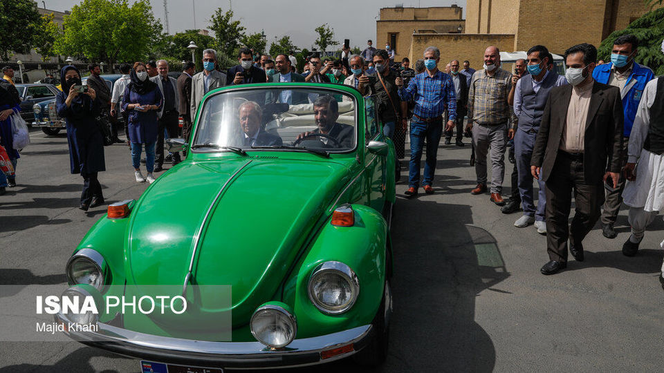 مراسم اعطای شناسنامه بینالمللی خودروی تاریخی به پیکان مراسم اعطای شناسنامه بینالمللی خودروی تاریخی به پیکان