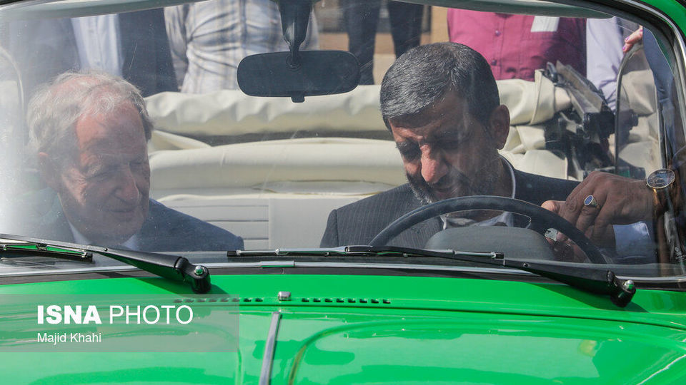 مراسم اعطای شناسنامه بینالمللی خودروی تاریخی به پیکان مراسم اعطای شناسنامه بینالمللی خودروی تاریخی به پیکان