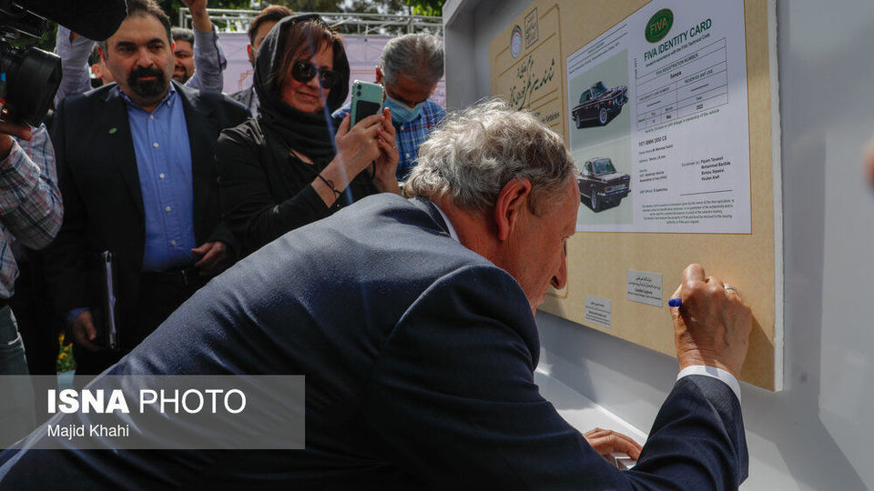 مراسم اعطای شناسنامه بینالمللی خودروی تاریخی به پیکان مراسم اعطای شناسنامه بینالمللی خودروی تاریخی به پیکان