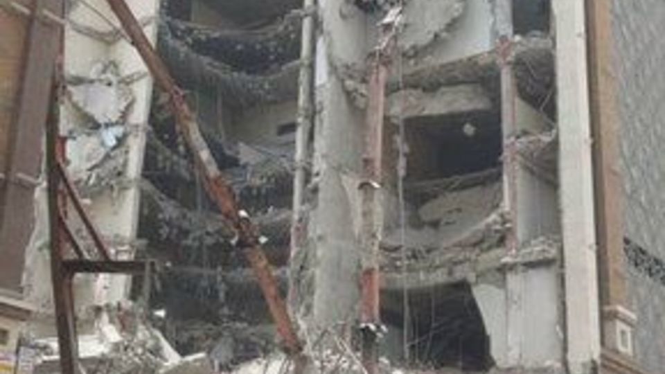 ریزش «متروپُل» در آبادان ریزش «متروپُل» در آبادان