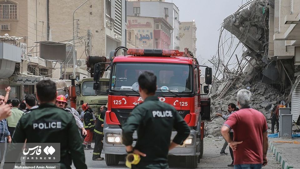 ریزش «متروپُل» در آبادان ریزش «متروپُل» در آبادان