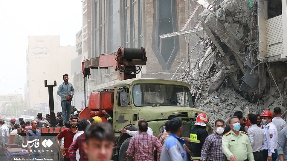 ریزش «متروپُل» در آبادان ریزش «متروپُل» در آبادان