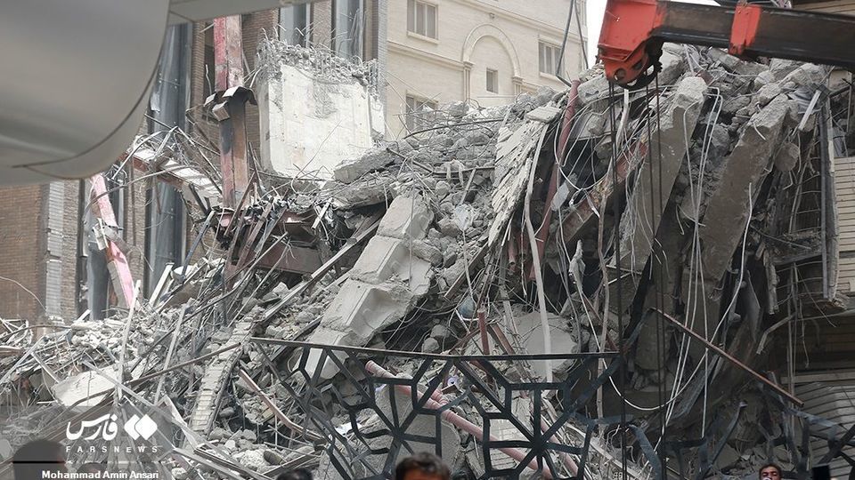 ریزش «متروپُل» در آبادان ریزش «متروپُل» در آبادان