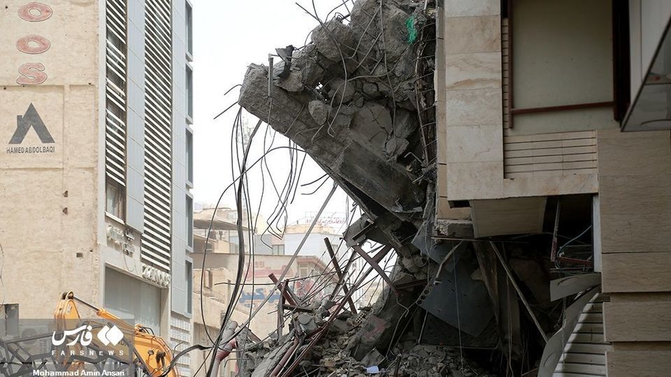 ریزش «متروپُل» در آبادان ریزش «متروپُل» در آبادان