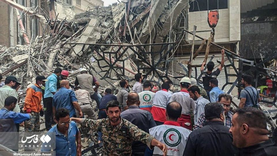 ریزش «متروپُل» در آبادان ریزش «متروپُل» در آبادان