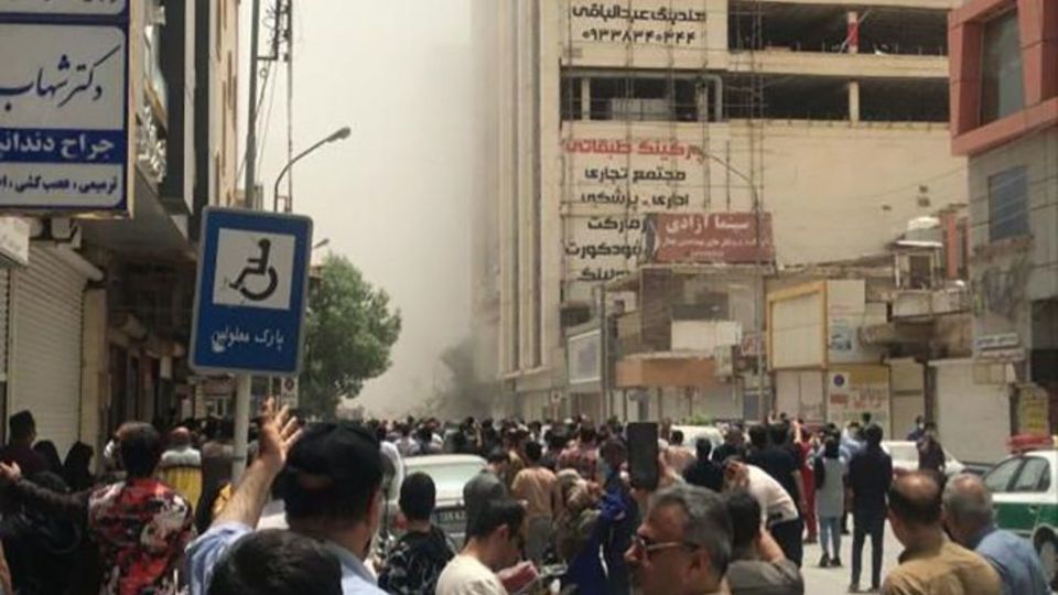 ریزش «متروپُل» در آبادان ریزش «متروپُل» در آبادان