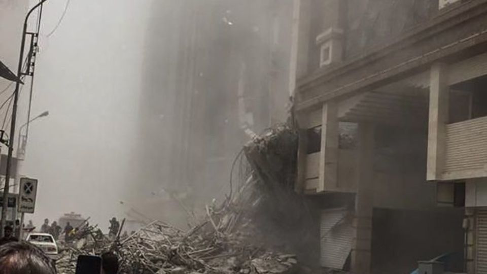 ریزش «متروپُل» در آبادان ریزش «متروپُل» در آبادان