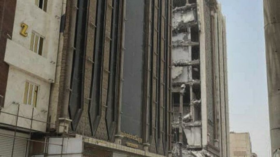 ریزش «متروپُل» در آبادان ریزش «متروپُل» در آبادان