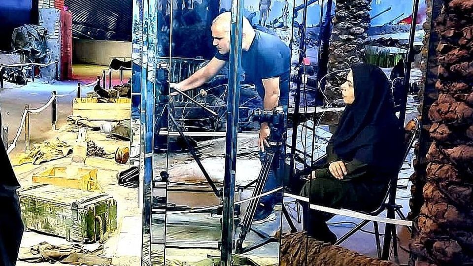 دختری با روسری قرمز / نگاهی به مستند خرمشهر ۸۰ میلیون نفر دختری با روسری قرمز / نگاهی به مستند خرمشهر ۸۰ میلیون نفر