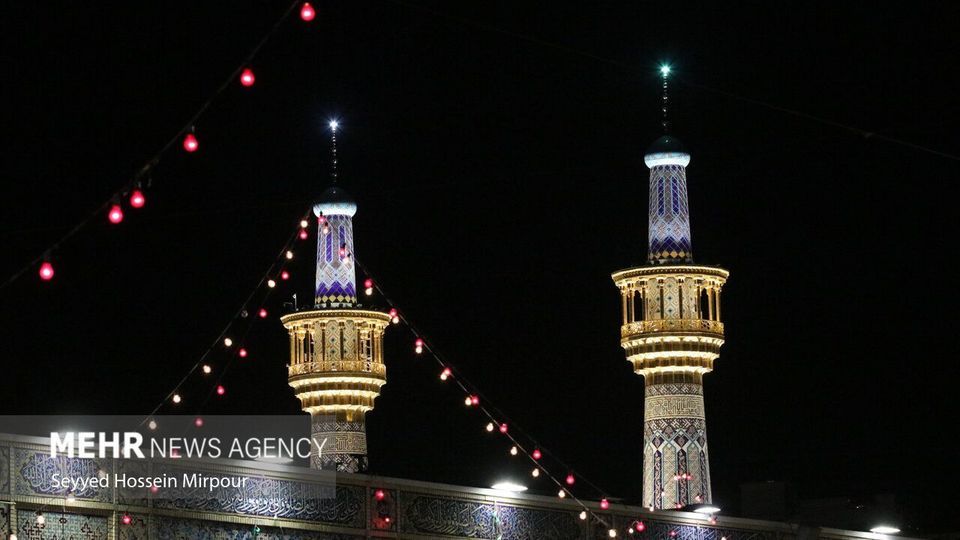 حال و هوای حرم مطهر رضوی در شب و روز میلاد حضرت رضا (ع) حال و هوای حرم مطهر رضوی در شب و روز میلاد حضرت رضا (ع)