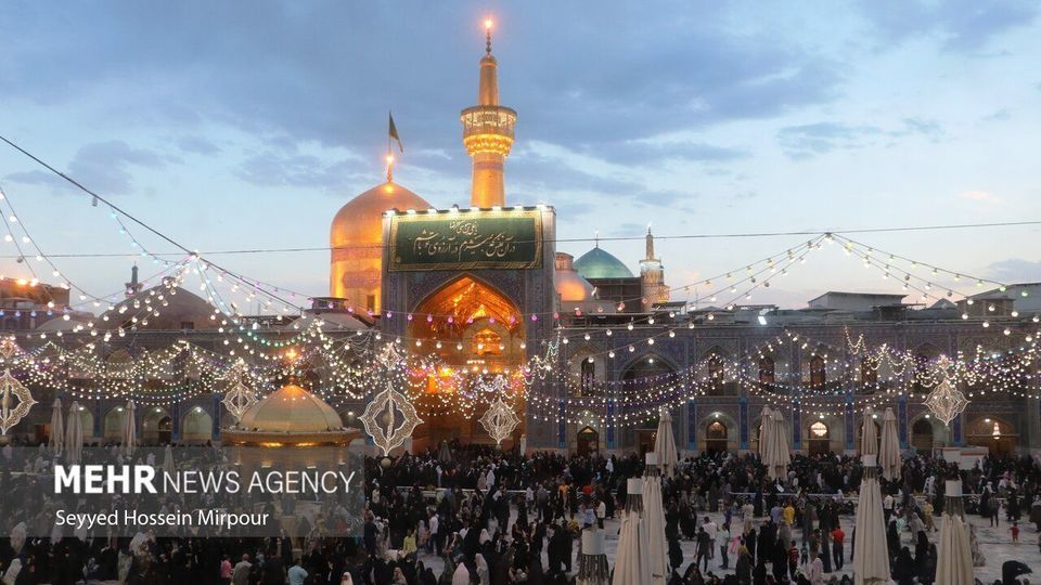 حال و هوای حرم مطهر رضوی در شب و روز میلاد حضرت رضا (ع) حال و هوای حرم مطهر رضوی در شب و روز میلاد حضرت رضا (ع)