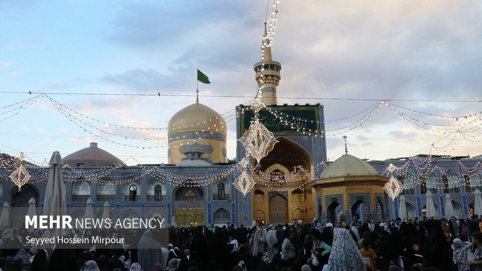 حال و هوای حرم مطهر رضوی در شب و روز میلاد حضرت رضا (ع) حال و هوای حرم مطهر رضوی در شب و روز میلاد حضرت رضا (ع)