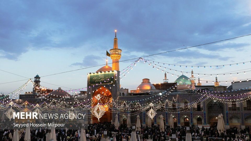 حال و هوای حرم مطهر رضوی در شب و روز میلاد حضرت رضا (ع) حال و هوای حرم مطهر رضوی در شب و روز میلاد حضرت رضا (ع)