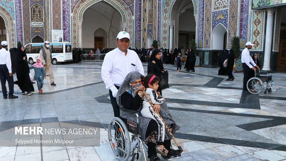 حال و هوای حرم مطهر رضوی در شب و روز میلاد حضرت رضا (ع) حال و هوای حرم مطهر رضوی در شب و روز میلاد حضرت رضا (ع)