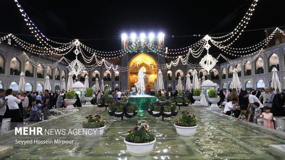 حال و هوای حرم مطهر رضوی در شب و روز میلاد حضرت رضا (ع) حال و هوای حرم مطهر رضوی در شب و روز میلاد حضرت رضا (ع)