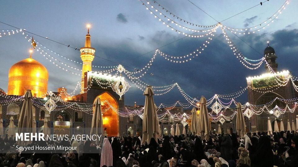 حال و هوای حرم مطهر رضوی در شب و روز میلاد حضرت رضا (ع) حال و هوای حرم مطهر رضوی در شب و روز میلاد حضرت رضا (ع)