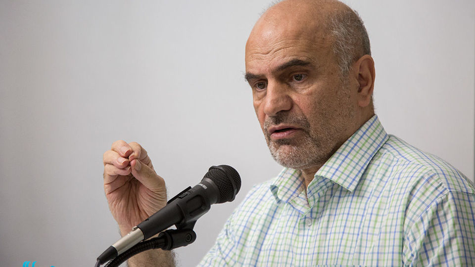 فرشاد مومنی: اگر نظام تصمیم گیری های اساسی در ایران به علم تن بدهد، برای برون رفت از این شرایط راه نجات وجود دارد