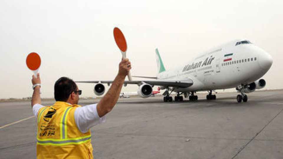 هواپیمای پرواز جده - مشهد در فرودگاه بوشهر به زمین نشست